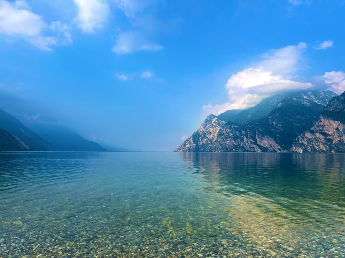 G-House Modernes Apartment Mit Tollem Ausblick Riva del Garda Kültér fotó
